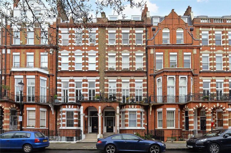 Photo 1: Front of house (Bramham gardens)