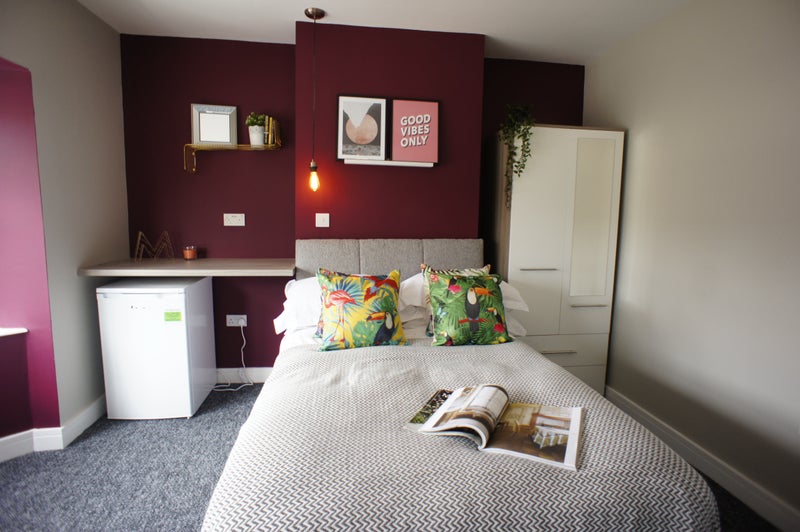 'Modern Double Rooms W/Ensuite In DY1' Room to Rent from SpareRoom