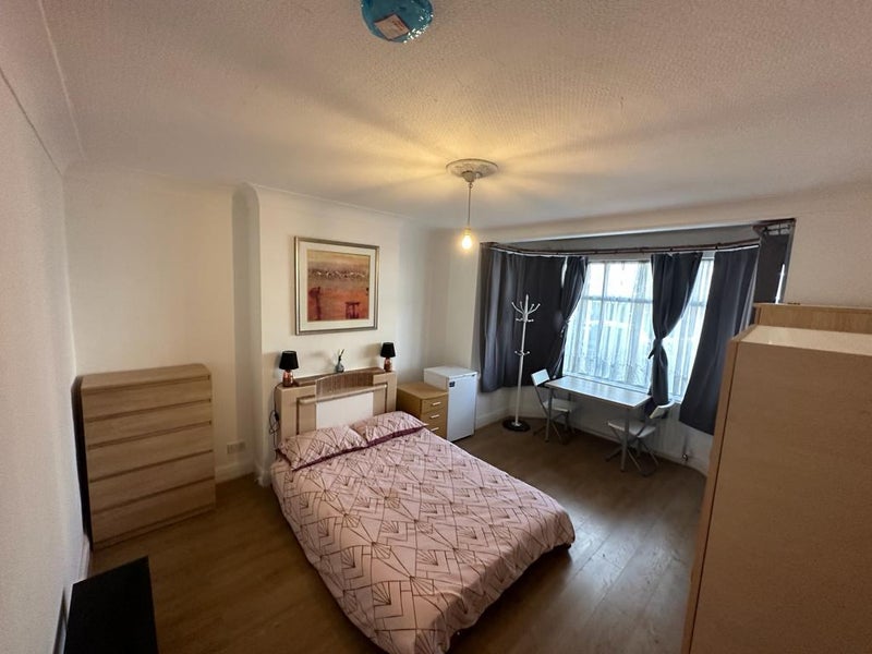Photo 1: SINGLE ROOM