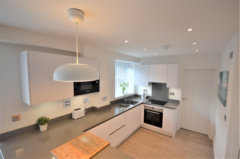Photo 1: Kitchen with fitted appliances