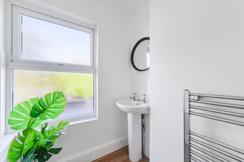 'Amazing Double room Ealing Broadway' Room to Rent from SpareRoom