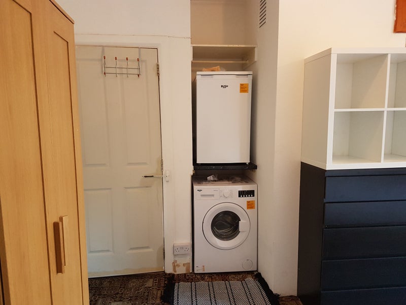 'Studio Flat In Golders Green For One Person' Room to Rent from SpareRoom