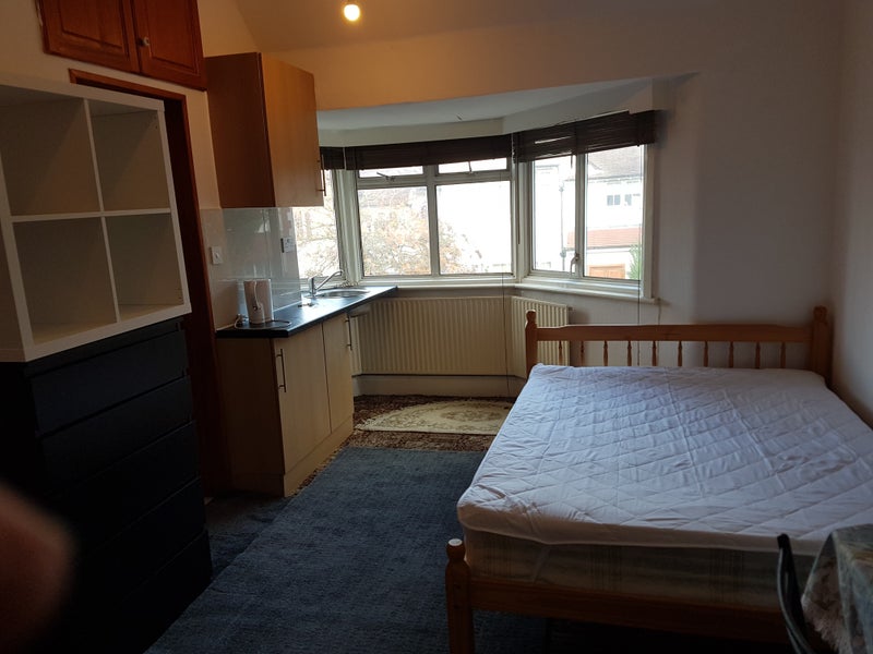 'Studio Flat In Golders Green For One Person' Room to Rent from SpareRoom