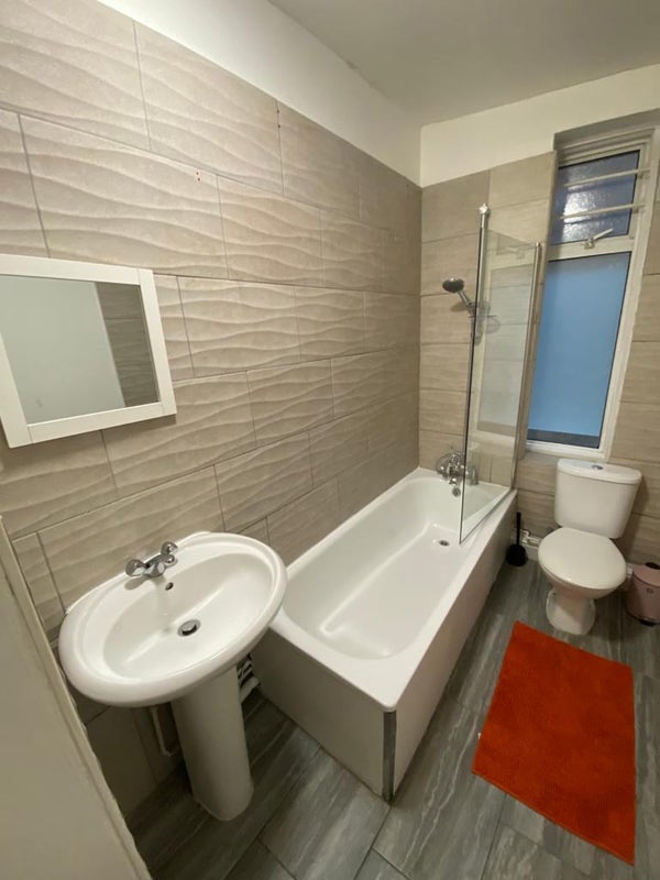 'Double room in cosy house share on Finchley Road' Room to Rent from SpareRoom