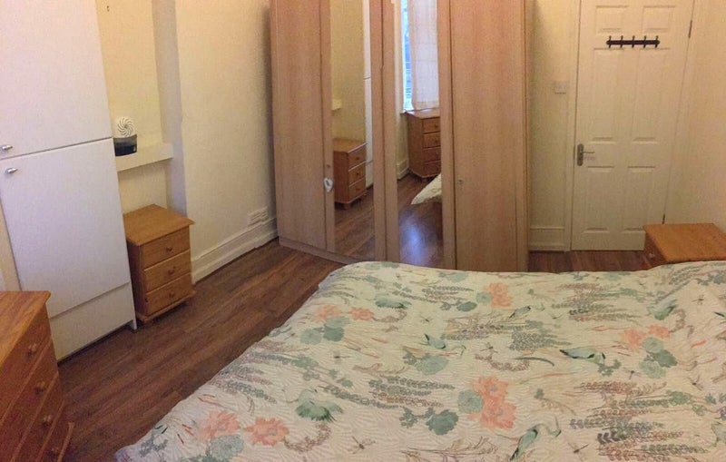 '2 Bedroom flat in close to Baron Court station' Room to Rent from