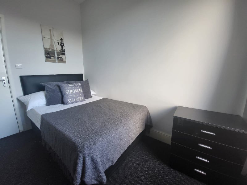 Photo 1: Room 4 - Available