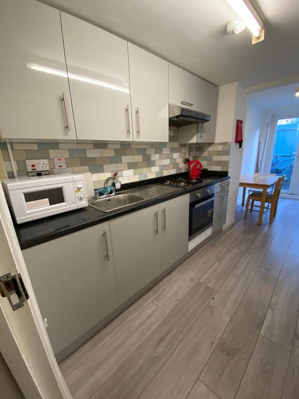 'Double Room For Couple (£180) In A 4 Bedroom ' Room to Rent from SpareRoom