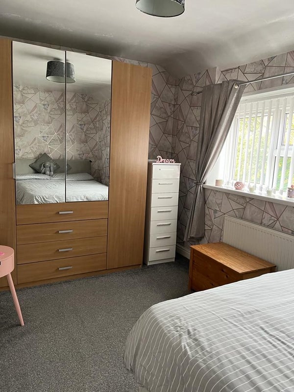 Photo 1: Bedroom