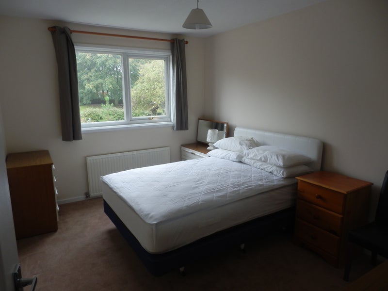 'Double Room to Rent in Brighton Hill, Basingstoke' Room to Rent from