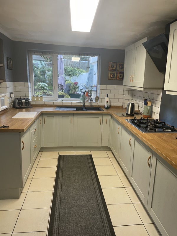 'Large double bedroom in Kidwelly available' Room to Rent from SpareRoom