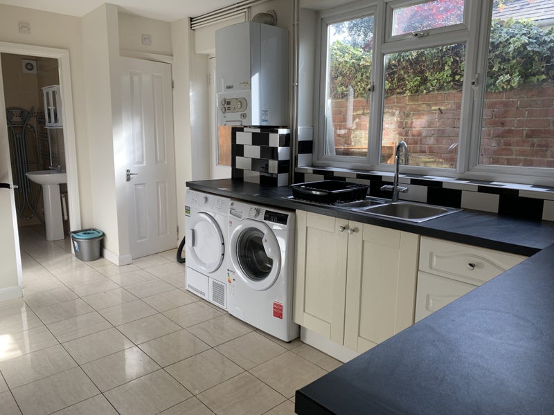 'Lovely Double Rooms The Oracle 5 min walk' Room to Rent from SpareRoom