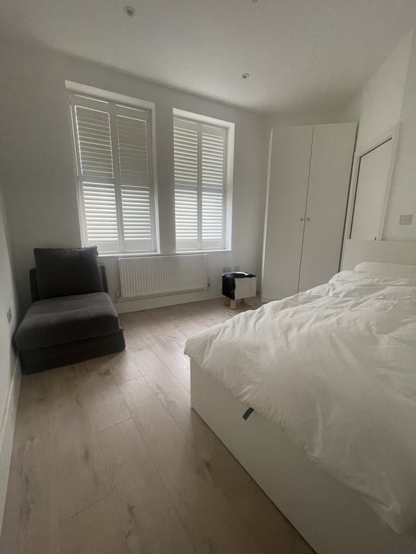 'Snaresbrook — Modern Apt' Room to Rent from SpareRoom