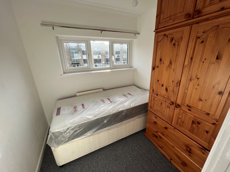 'Rooms to rent shared 4 bed Yate Inc of bills' Room to Rent from SpareRoom