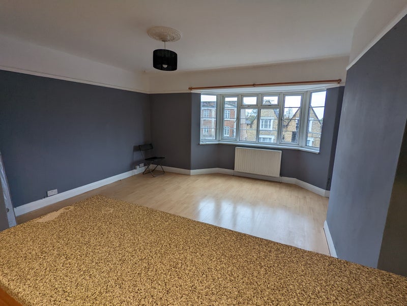 '1 bed flat Streatham £1350 Inc all utilities!' Room to Rent from SpareRoom