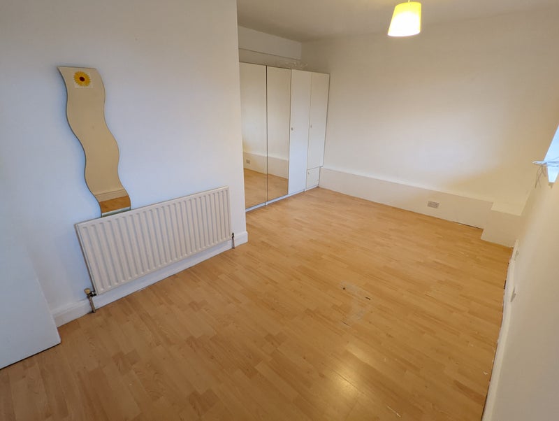 '1 bed flat Streatham £1350 Inc all utilities!' Room to Rent from SpareRoom