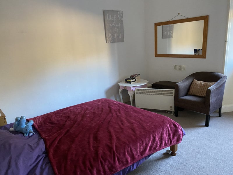 'Quiet Double Room in Merchant's Quarter, Kirkcaldy' Room to Rent from