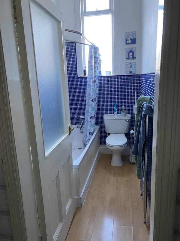 'Quiet Double Room in Merchant's Quarter, Kirkcaldy' Room to Rent from