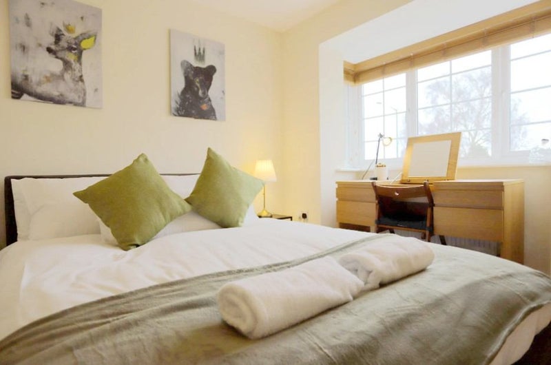 'EasyTravel Luxury NEC/Airport 3 beds House' Room to Rent from SpareRoom