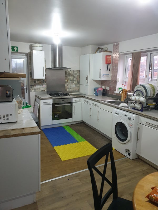 Photo 1: Kitchen