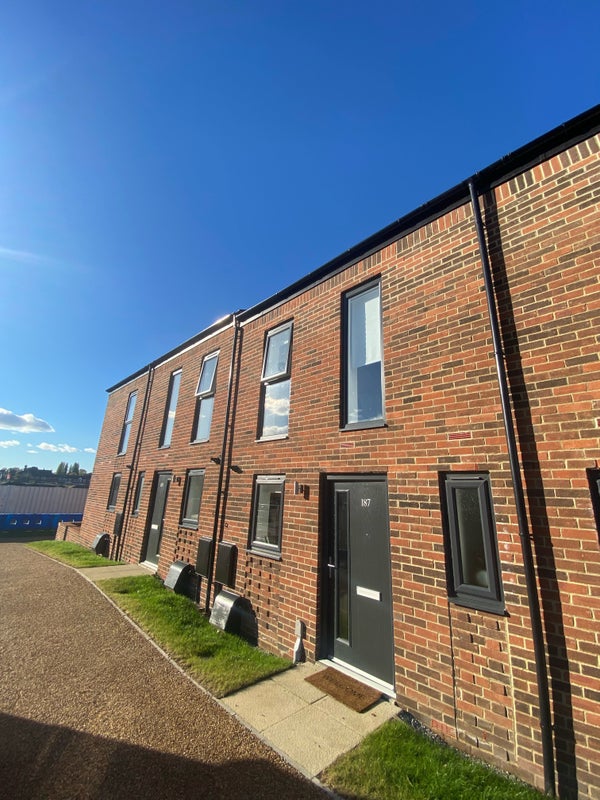 'Beautiful 2 Bedroom House In Castle Irwell' Room to Rent from SpareRoom