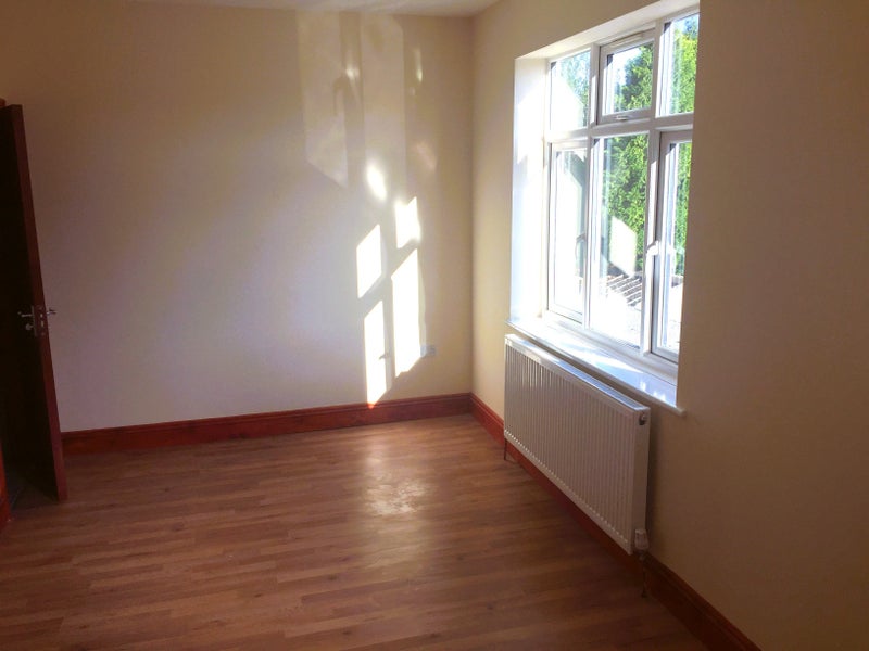 'En Suite Room £750 Pcm Newbury Park' Room to Rent from SpareRoom