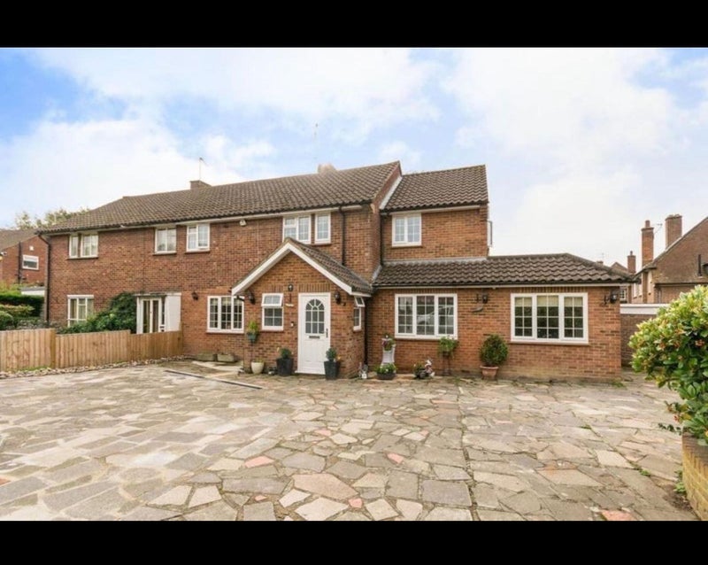 'Spacious Room in Latimer Close' Room to Rent from SpareRoom