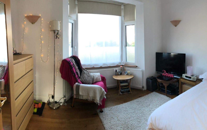 'Double room, friendly houseshare, near tube' Room to Rent from SpareRoom