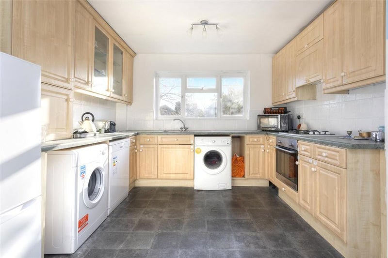 'Single Room to Rent Near Fishersgate Train Station' Room to Rent from