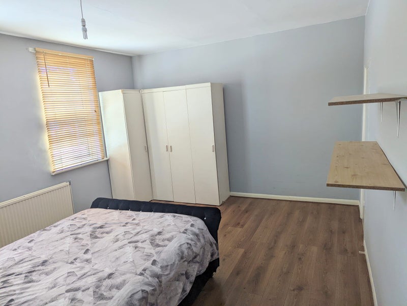 'Immaculate room minutes Walk to Dollis Hill ' Room to Rent from SpareRoom