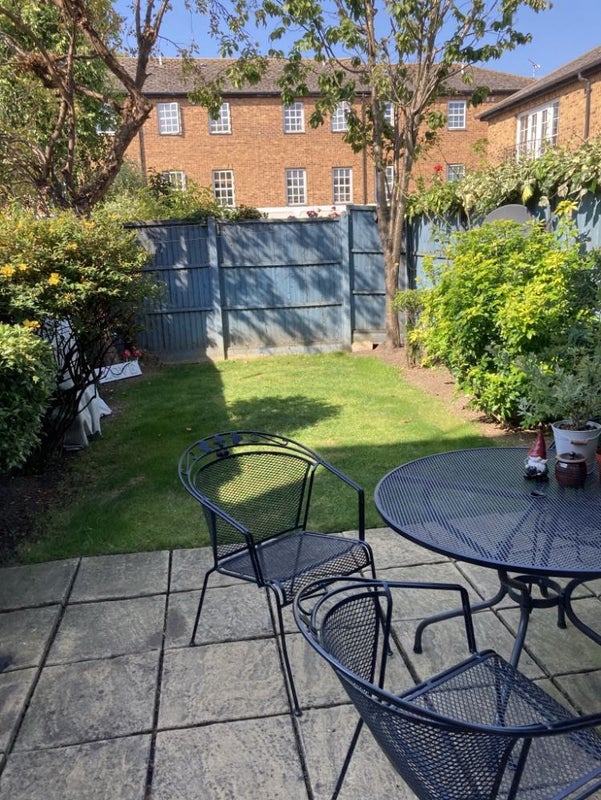 Photo 1: Garden