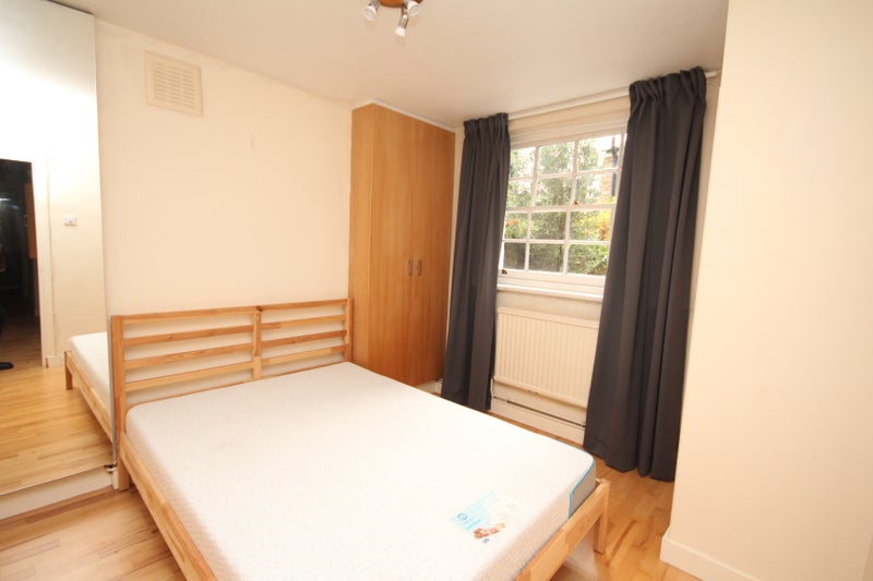 'Angel 2 Bed Garden Flat Avail Now' Room to Rent from SpareRoom