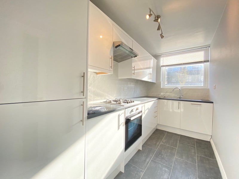 '**2 Bed Flat** Ealing Common** W5 ' Room to Rent from SpareRoom