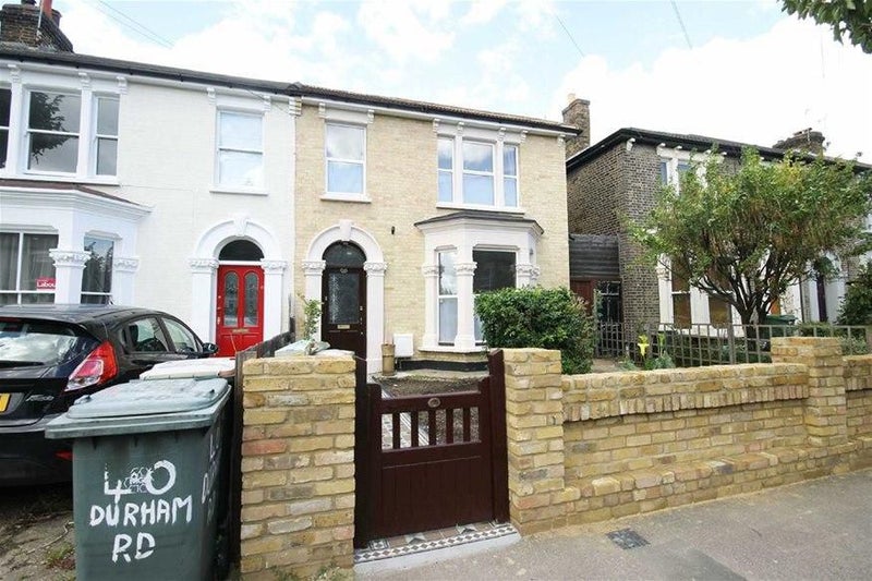 'Four Double Bedroom House East Ham, E12' Room to Rent from SpareRoom