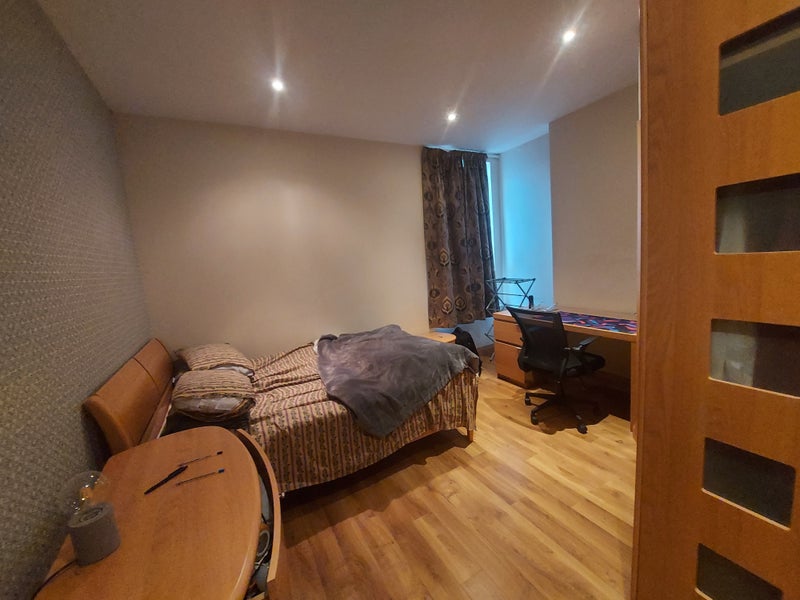 ' Ensuite room in BT9 , 5 mins from QUB.' Room to Rent from SpareRoom