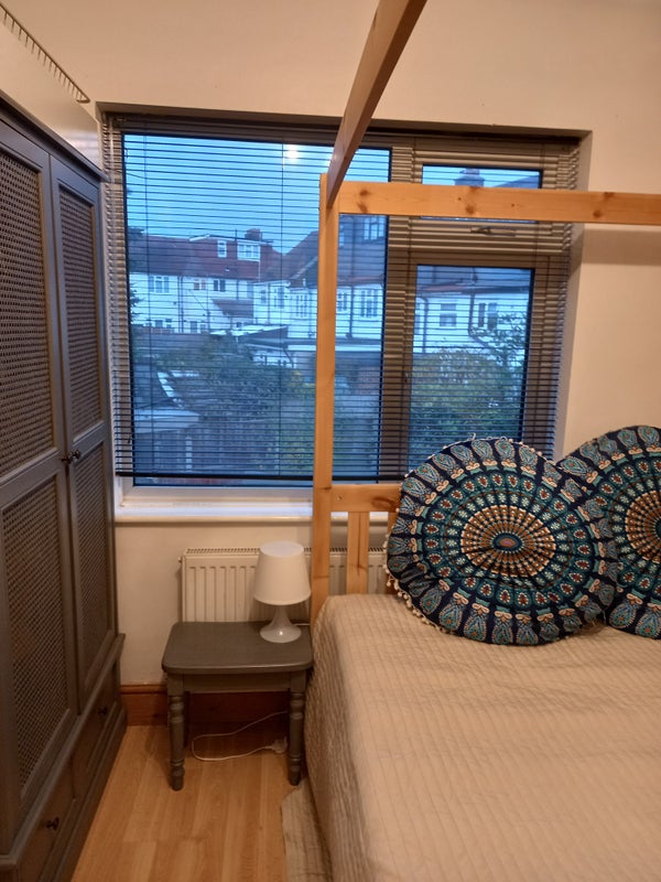 Photo 1: Quiet room overlooking gardens