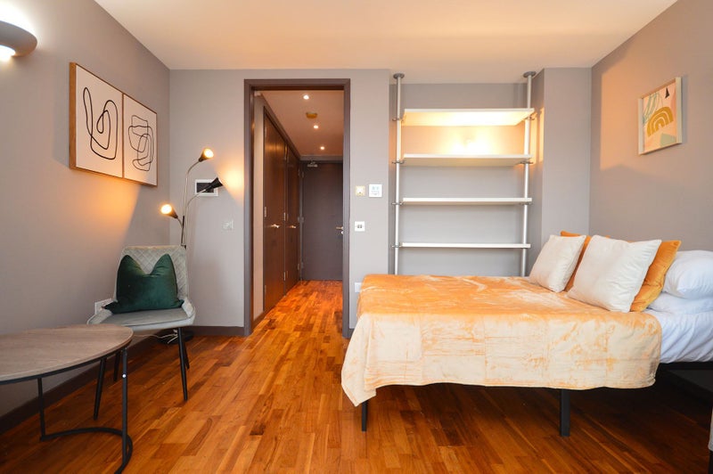 'Newly refurbished Studio Canary wharf/Blackwall' Room to Rent from