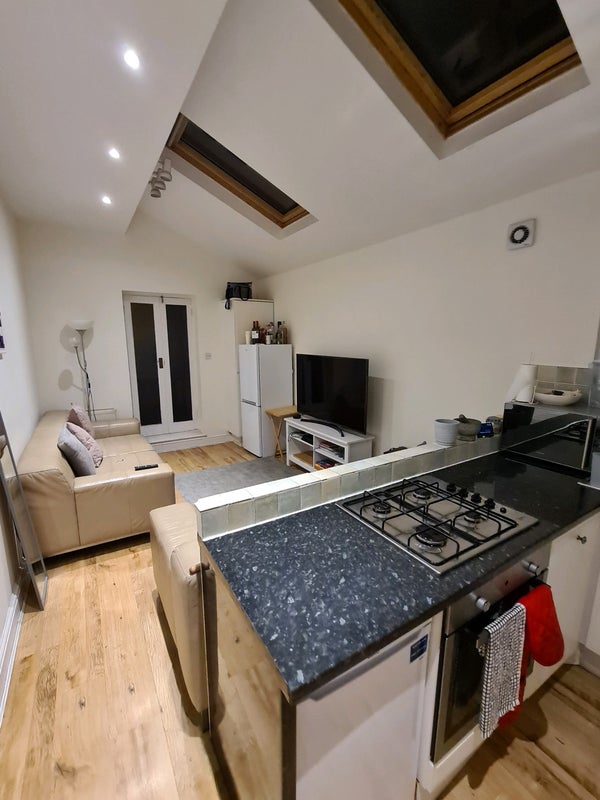 'Great double room in Wimbledon fully furnished ' Room to Rent from