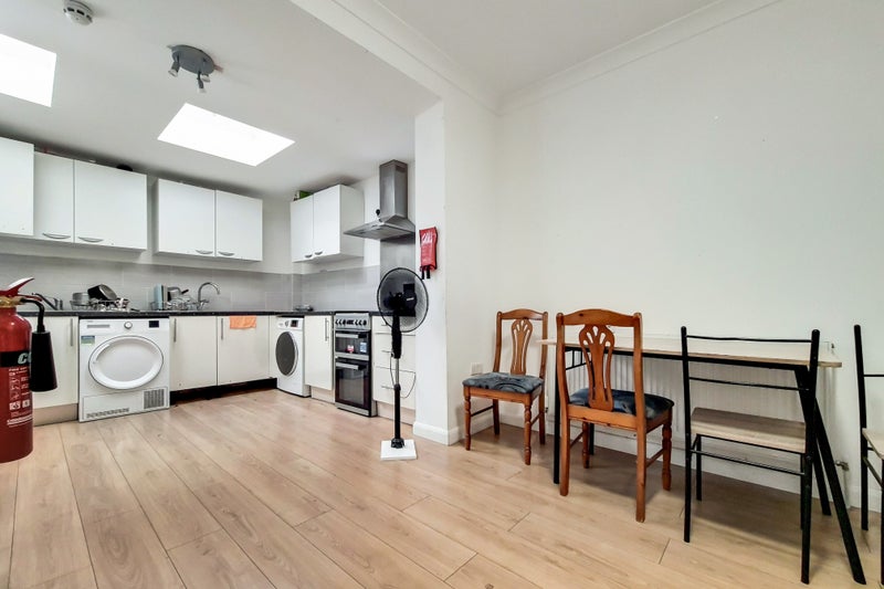 'Lovely Studio Flat. Bills Included. Hounslow' Room to Rent from SpareRoom