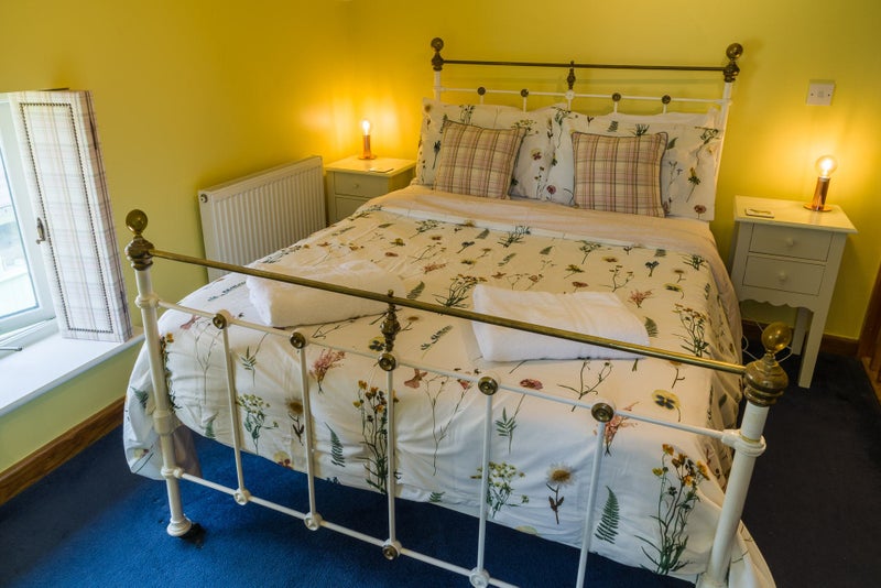 Photo 1: Gallery double bedroom with ensuite 