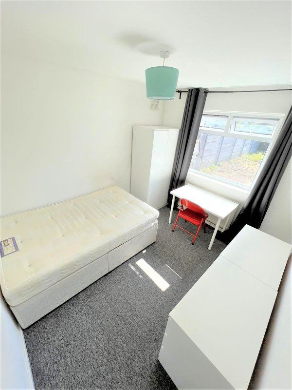 'Double room Stratford, all bills included !' Room to Rent from SpareRoom