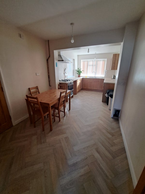 Photo 1: Kitchen