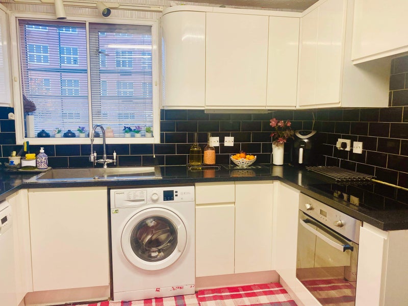 Photo 6: Kitchen room 