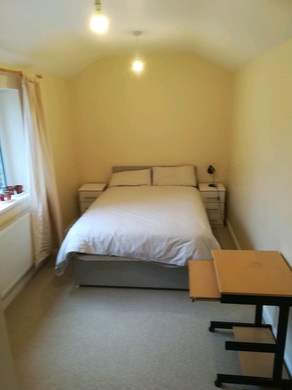 Photo 1: Bedroom p1
