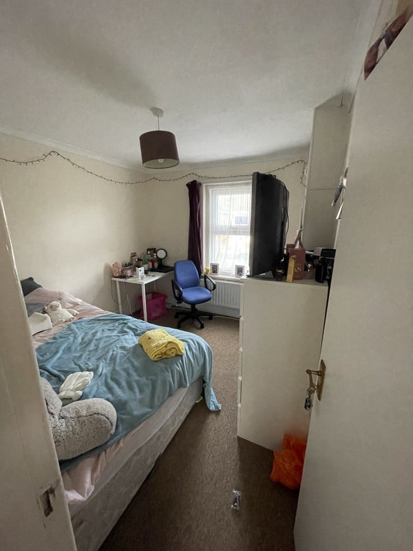 'Room Available Immediately In Winton' Room to Rent from SpareRoom