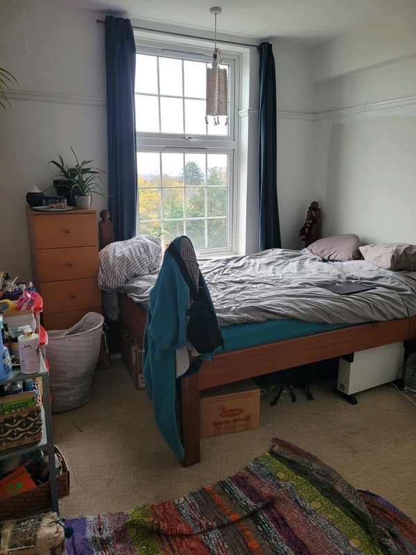 'Spacious room to let Streatham Hill' Room to Rent from SpareRoom
