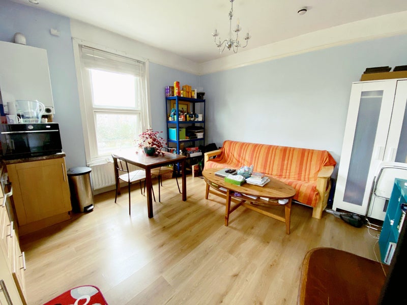 '**1 Bed Flat** Gordon Road** Ealing** W5 ' Room to Rent from SpareRoom