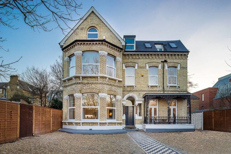 'Elegant 2bedroom Flat in Streatham Hill' Room to Rent from SpareRoom