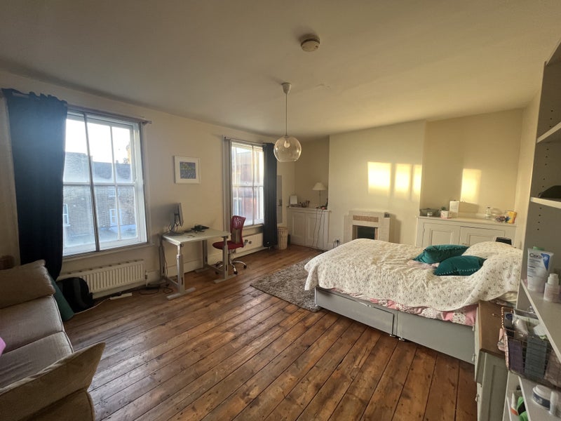 'Large double room in friendly Vauxhall flat share' Room to Rent from