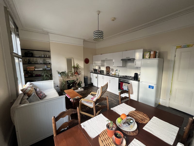 'Large double room in friendly Vauxhall flat share' Room to Rent from