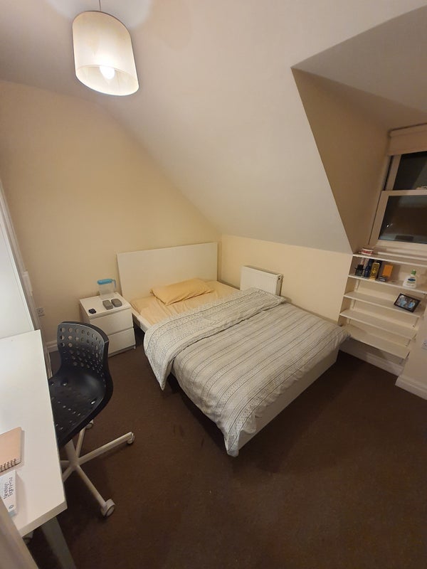 'Double room available to rent (bills included)' Room to Rent from